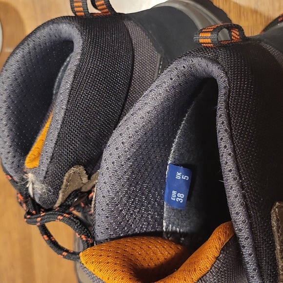 Hiking boots size EU 38/UK 5 - Picture 2 of 2